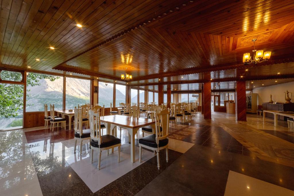 Roomy Dastaan Karimabad