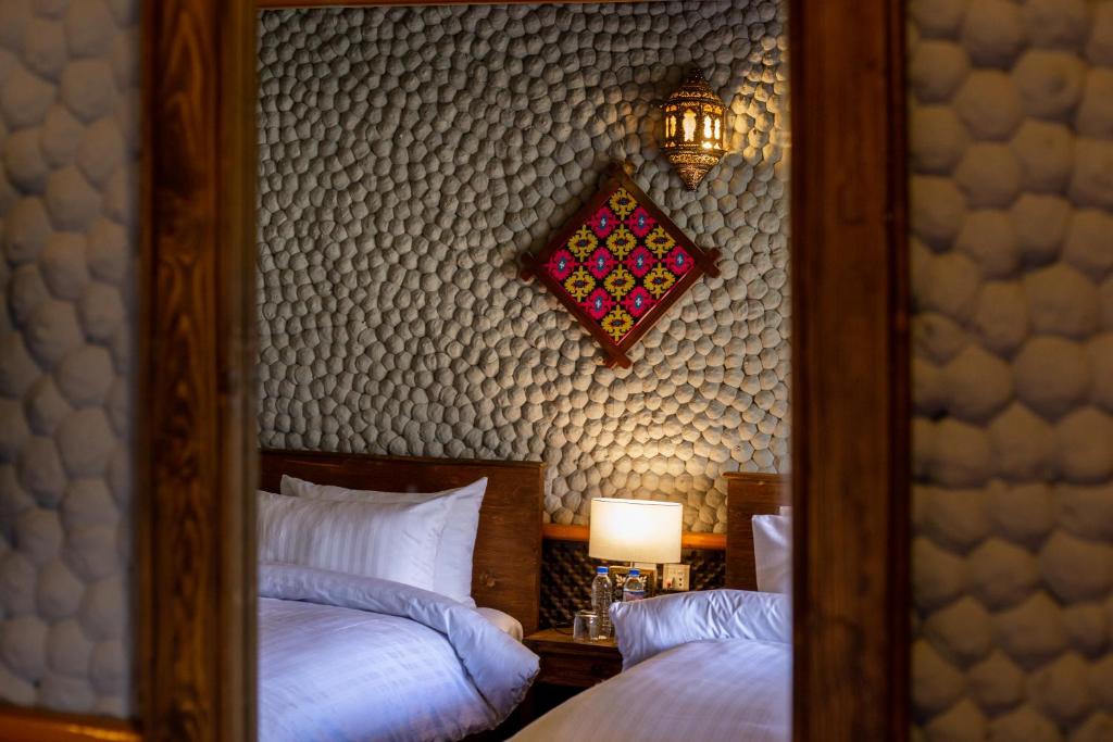 Roomy Dastaan Karimabad