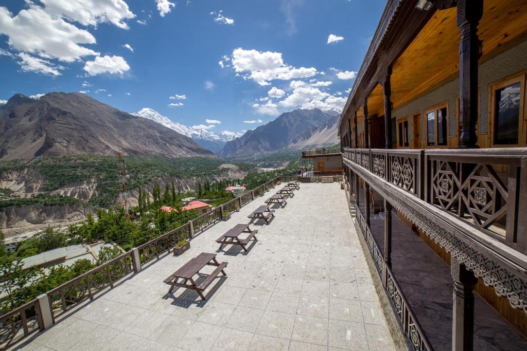 Roomy Dastaan Karimabad