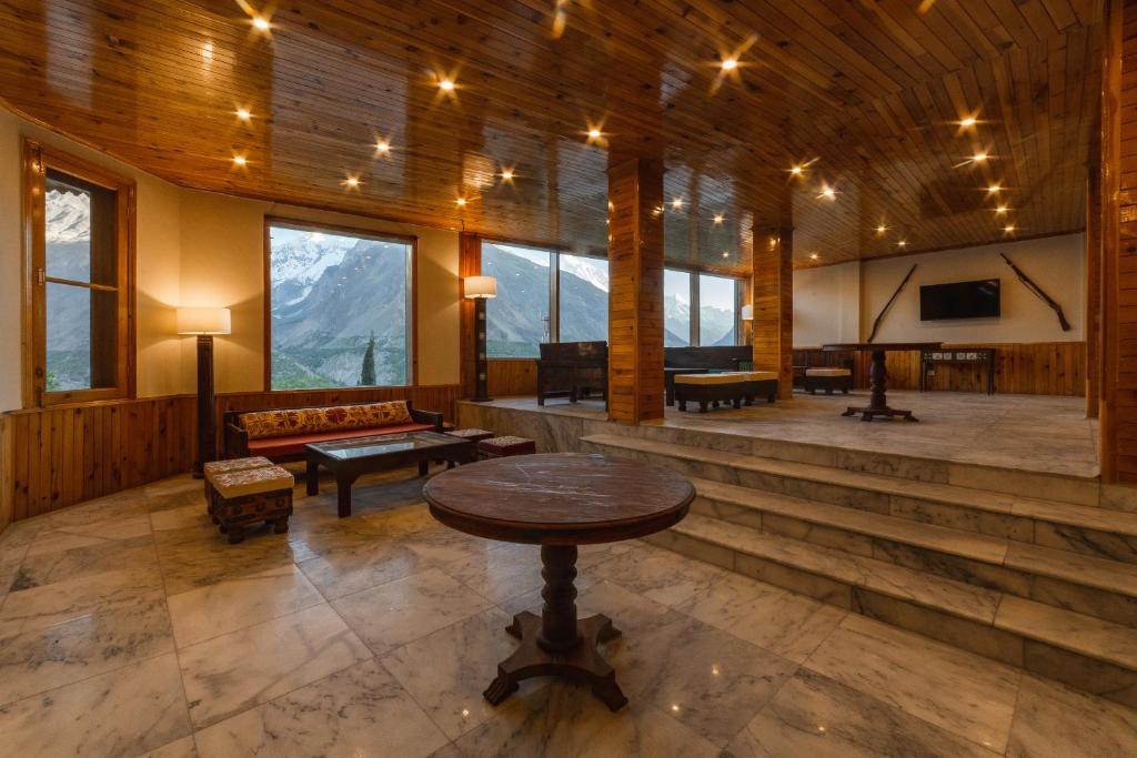 Roomy Dastaan Karimabad