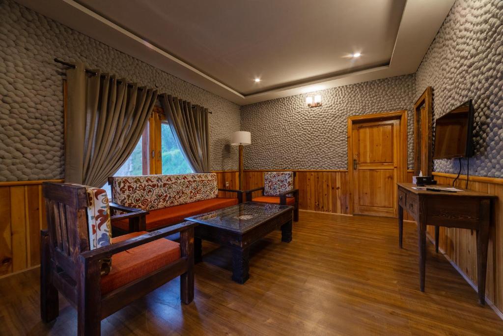 Roomy Dastaan Karimabad