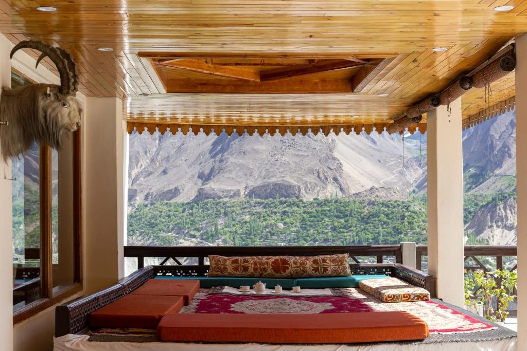 Roomy Dastaan Karimabad