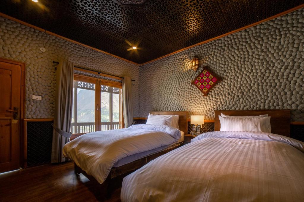 Roomy Dastaan Karimabad