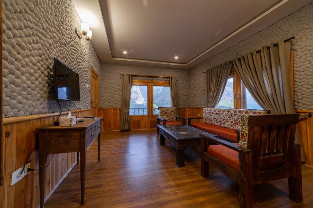 Roomy Dastaan Karimabad