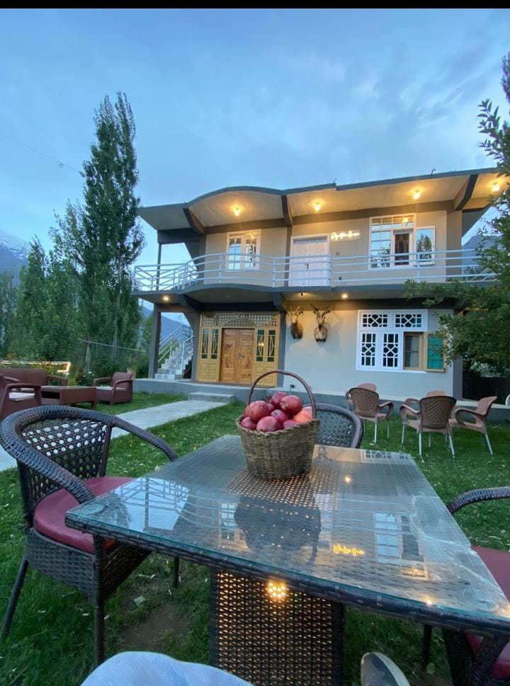 Signature Hunza