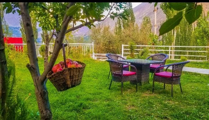 Signature Hunza