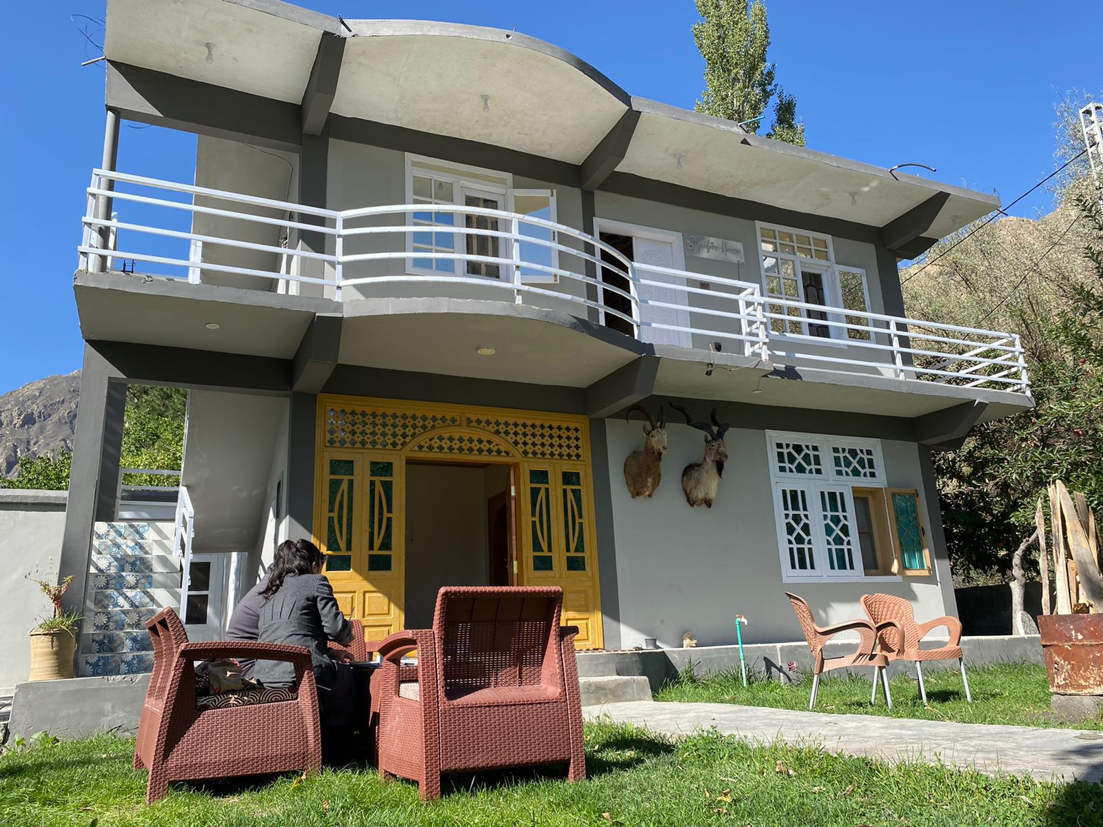 Signature Hunza