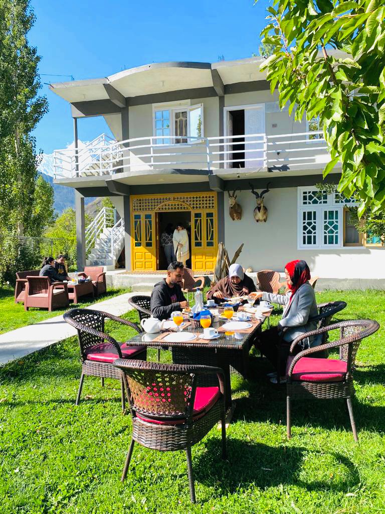 Signature Hunza
