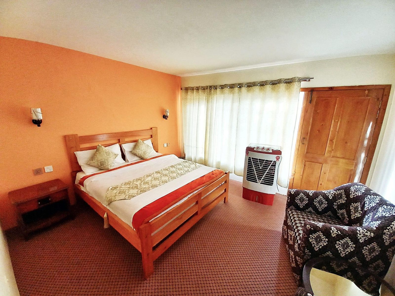 White Apricot Lodge