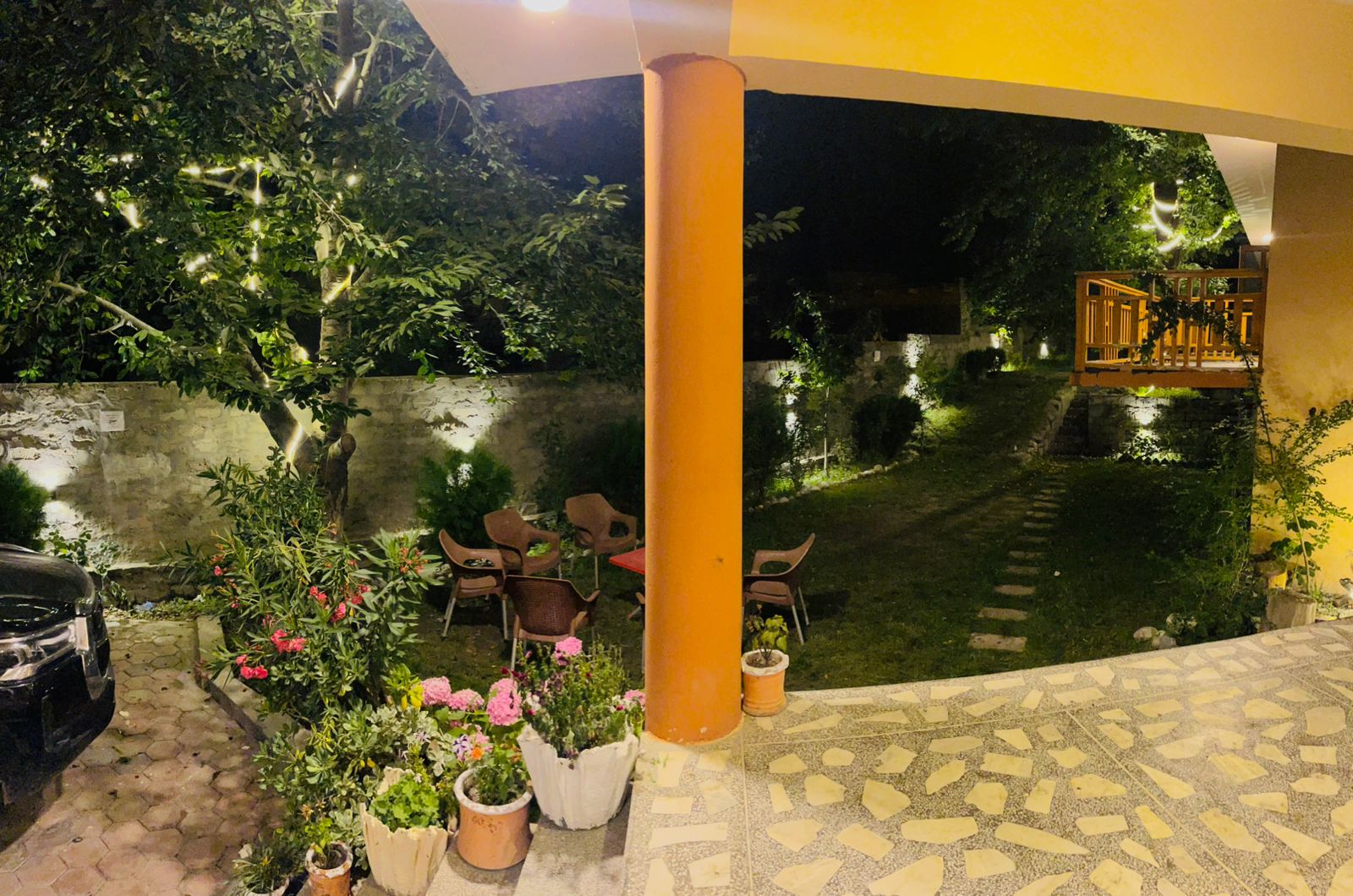 White Apricot Lodge
