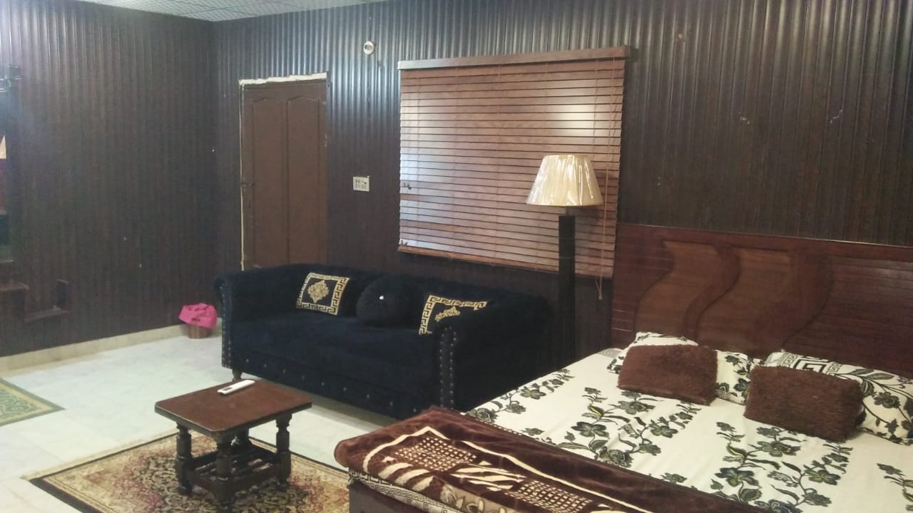 Airport Lodges
