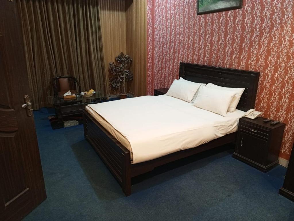 Divine Hotel DHA