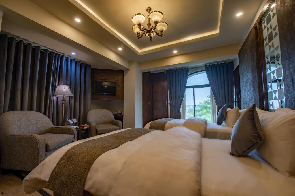 Envoy Continental Hotel