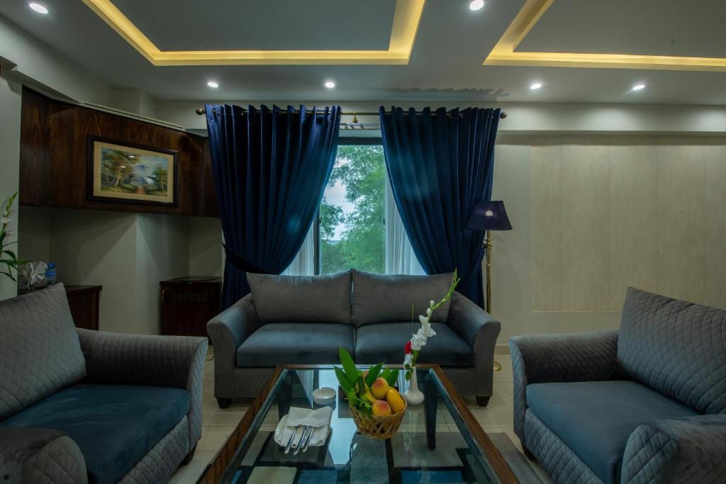 Envoy Continental Hotel
