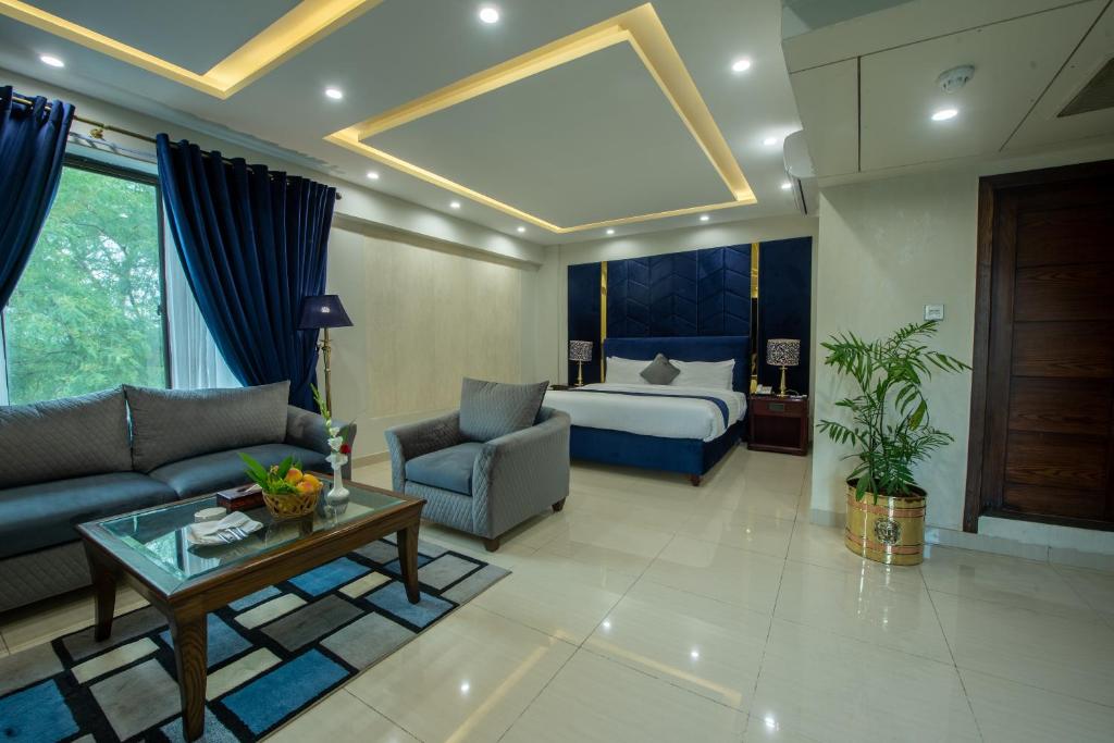 Envoy Continental Hotel