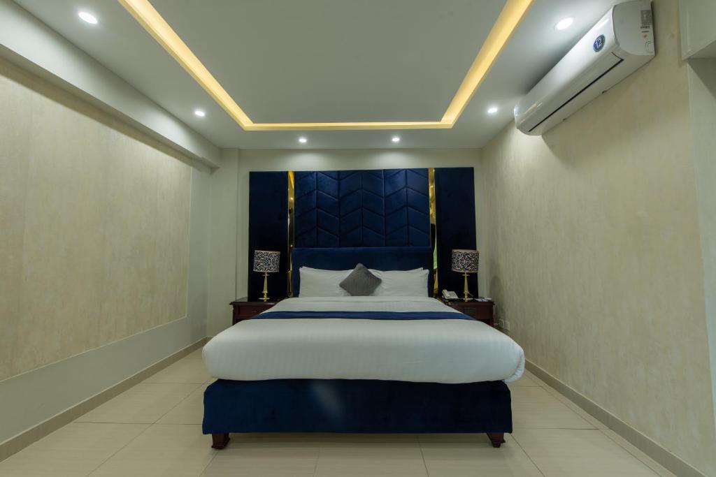 Envoy Continental Hotel