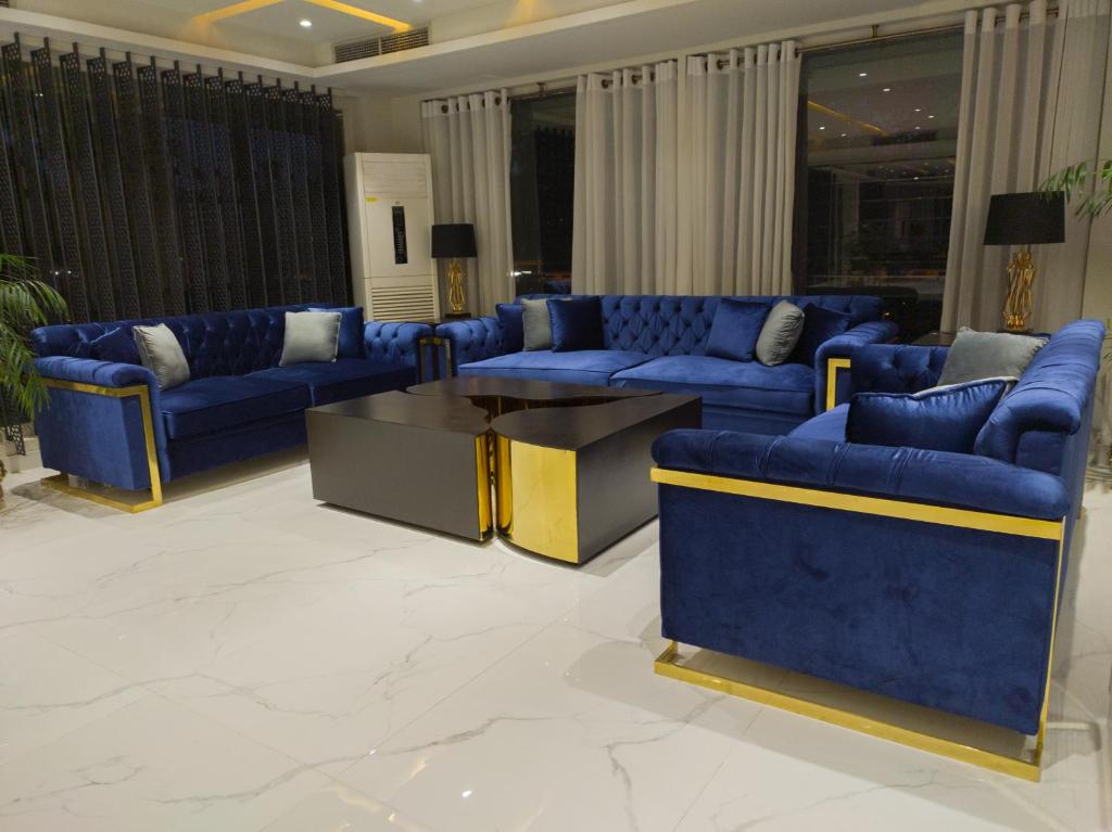Envoy Continental Hotel