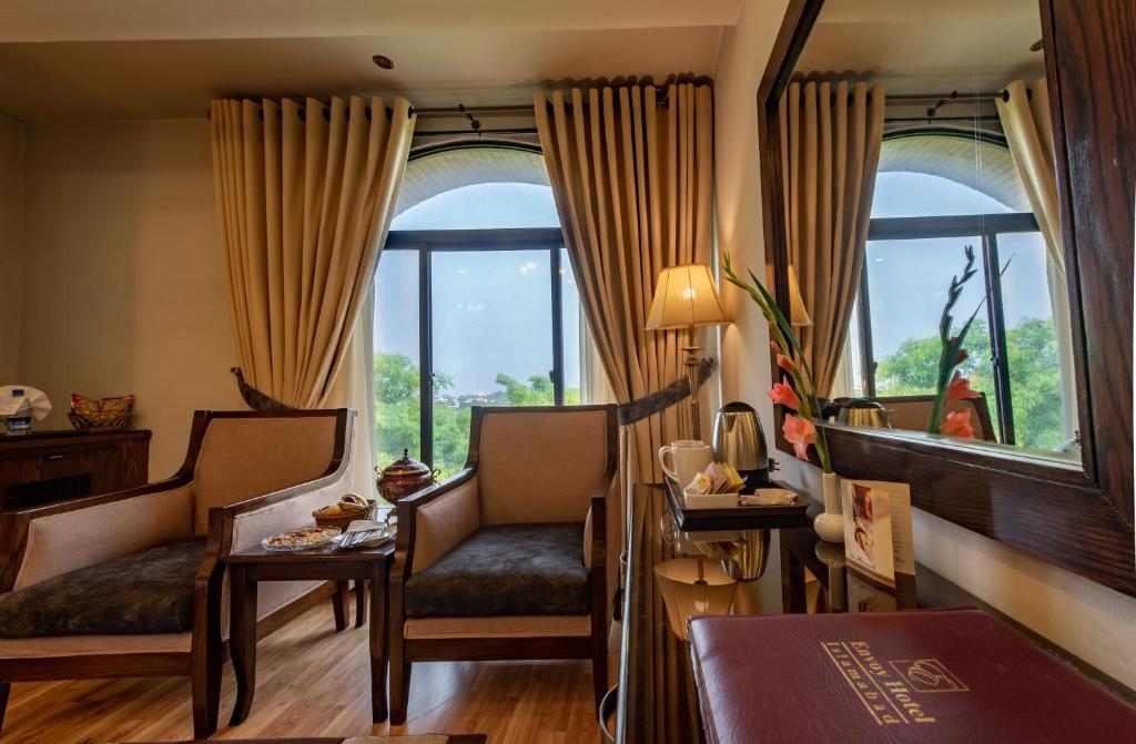 Envoy Continental Hotel
