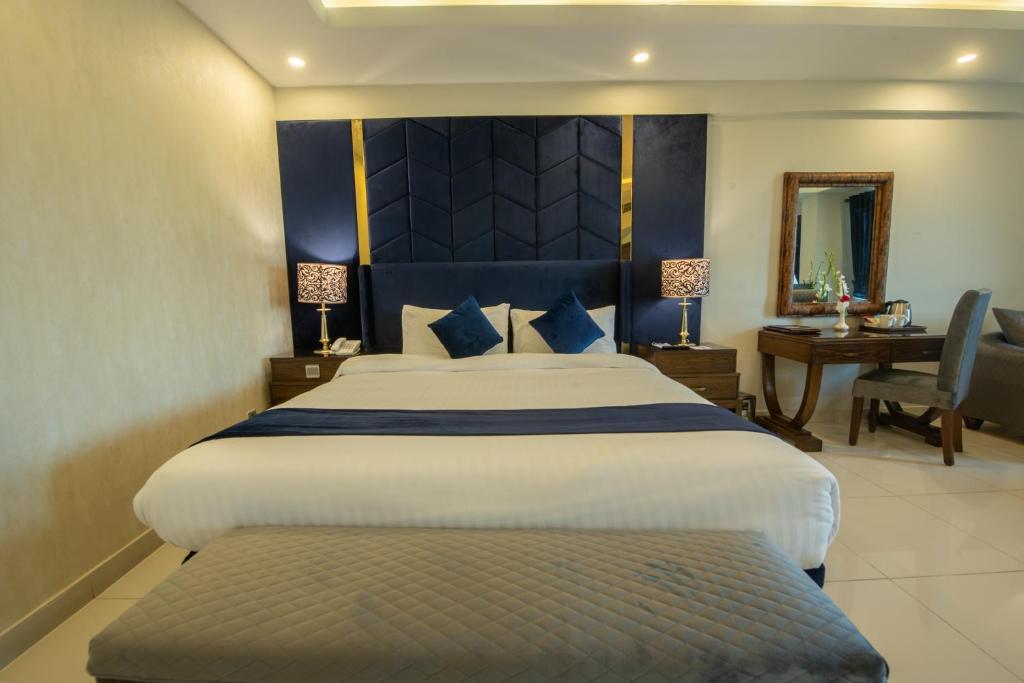 Envoy Continental Hotel