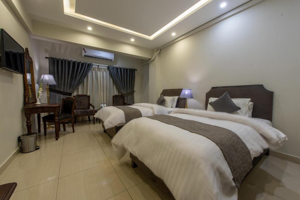 Envoy Continental Hotel
