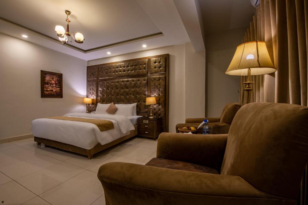 Envoy Continental Hotel