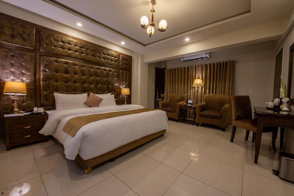Envoy Continental Hotel