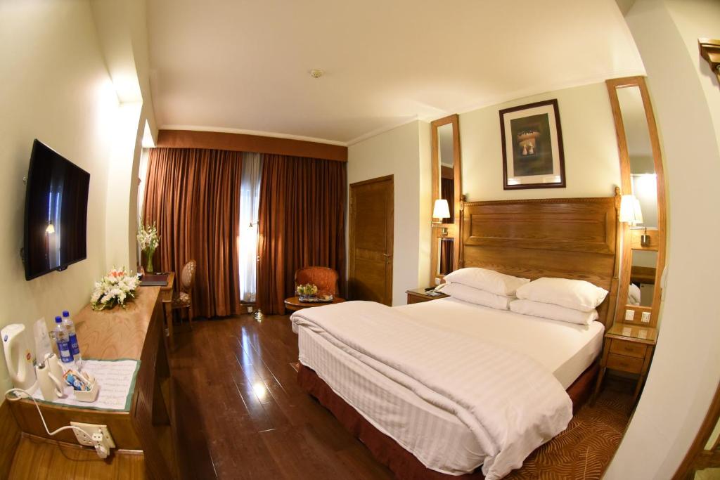 Hotel Crown Plaza