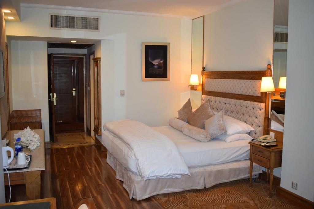 Hotel Crown Plaza