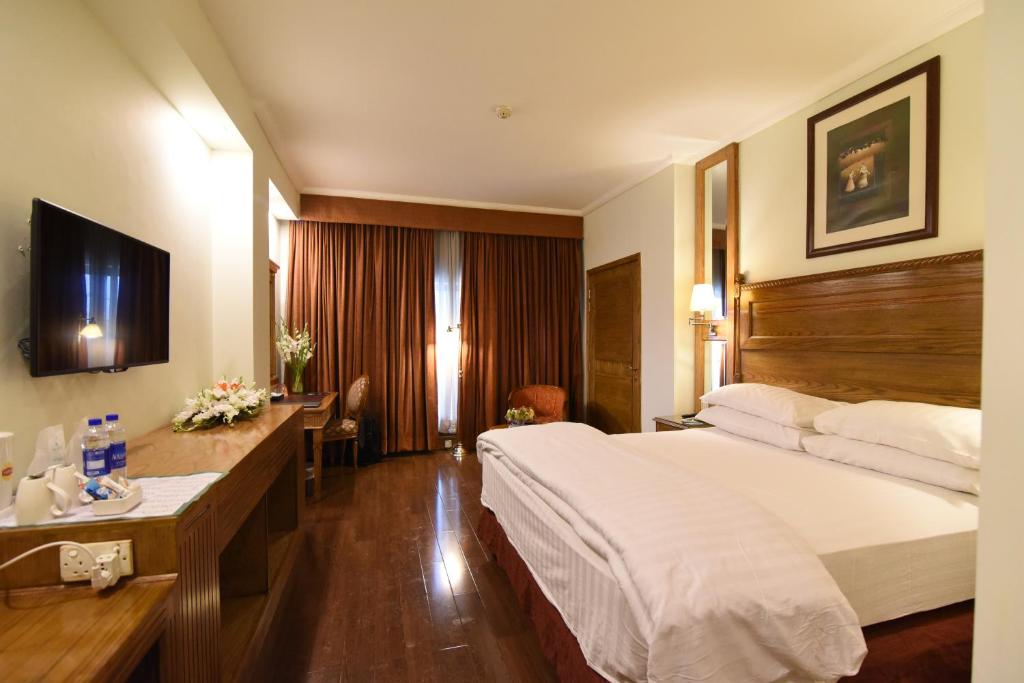 Hotel Crown Plaza