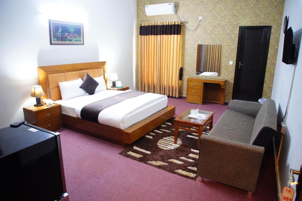 Hotel Red Line
