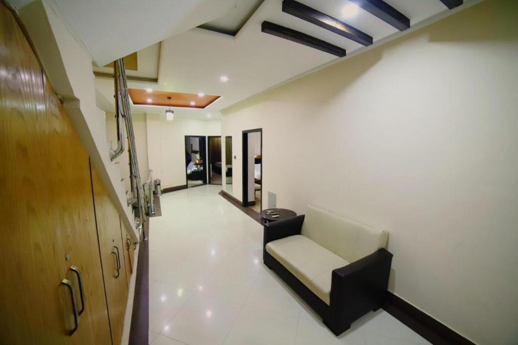 Midtown Hotel