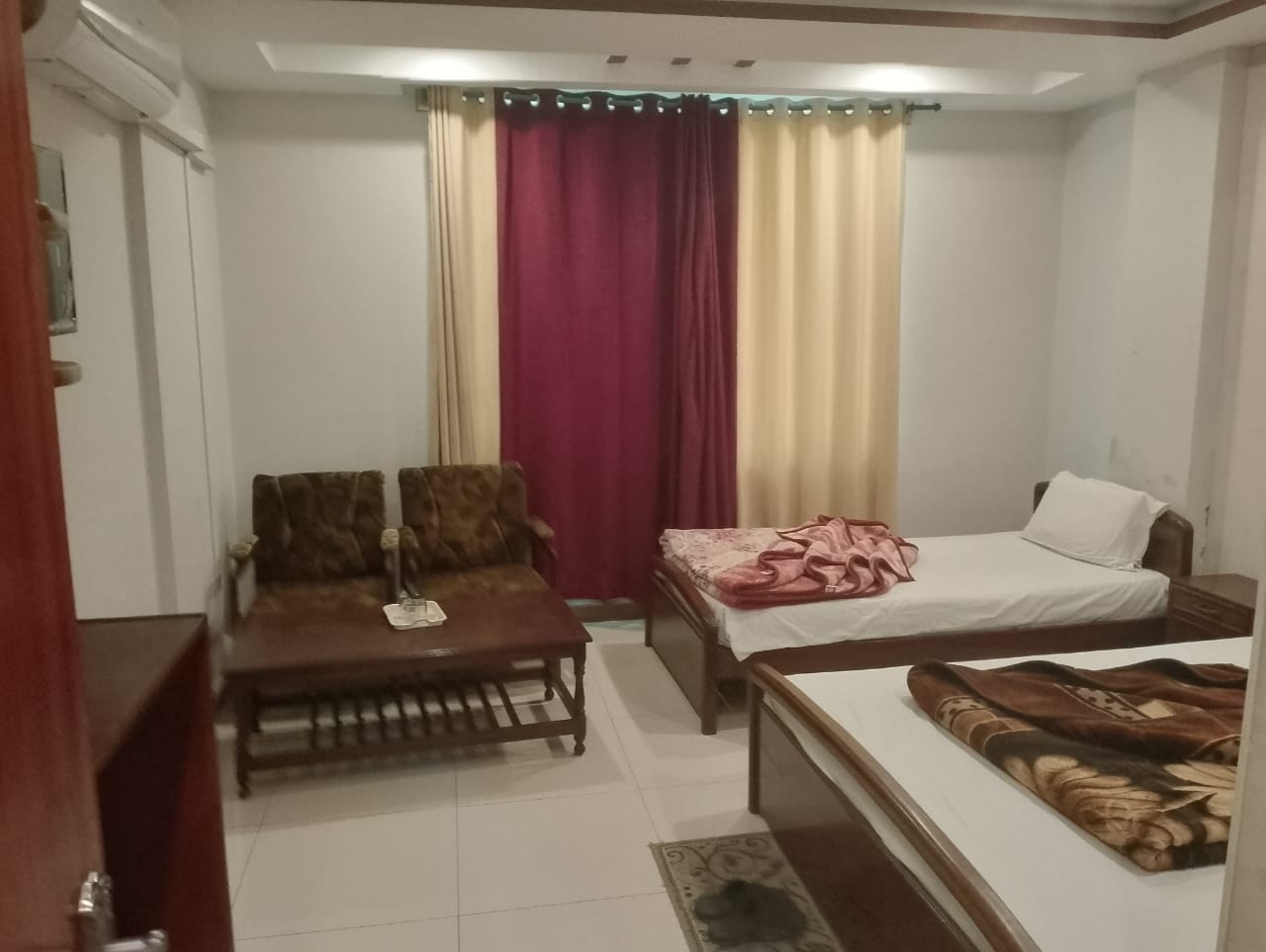 Moon Gate Hotel