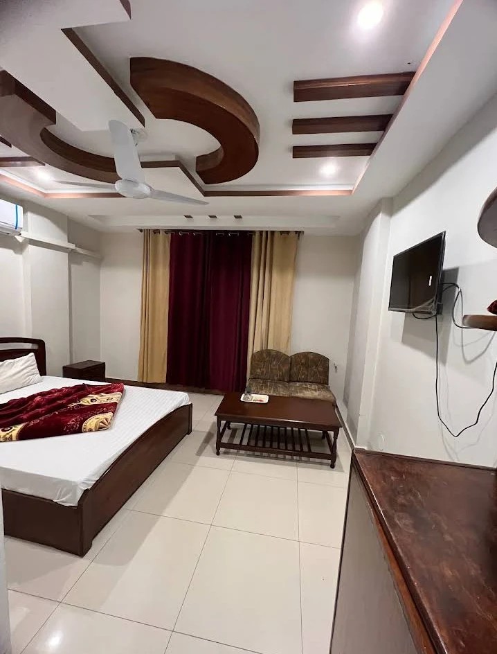 Moon Gate Hotel