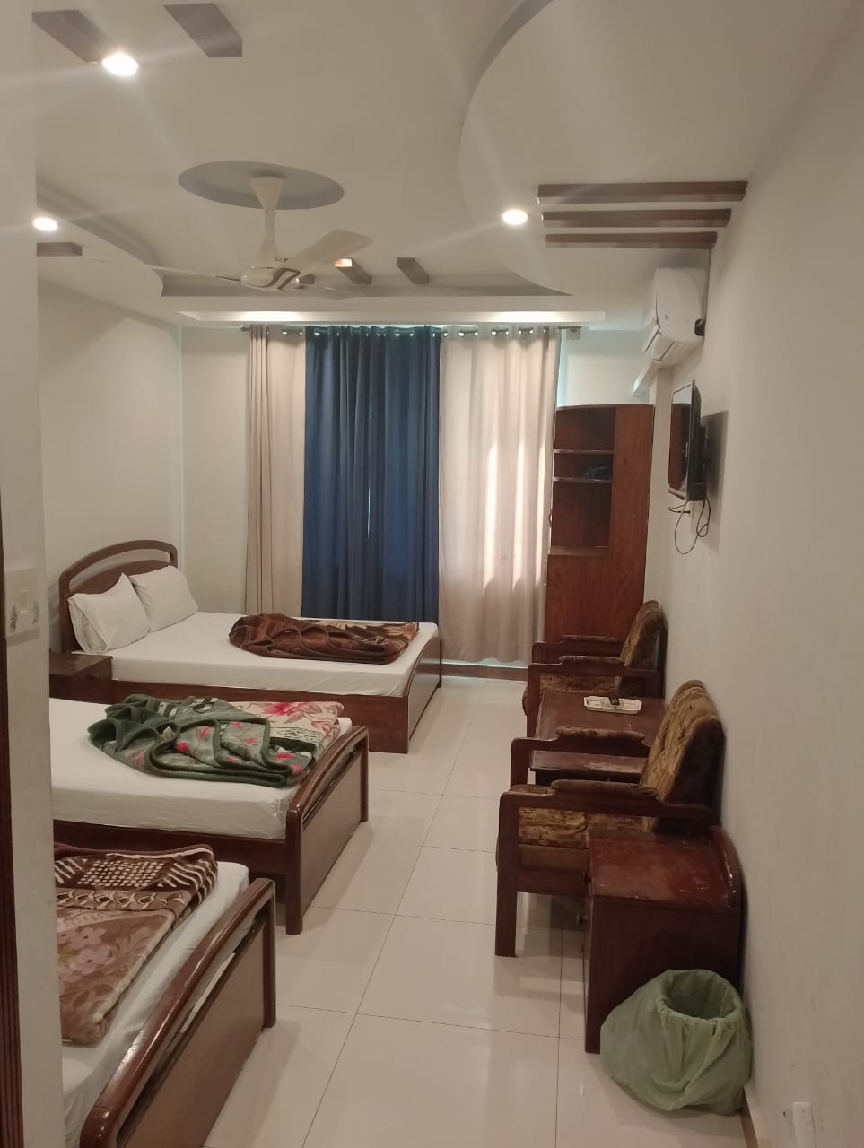 Moon Gate Hotel
