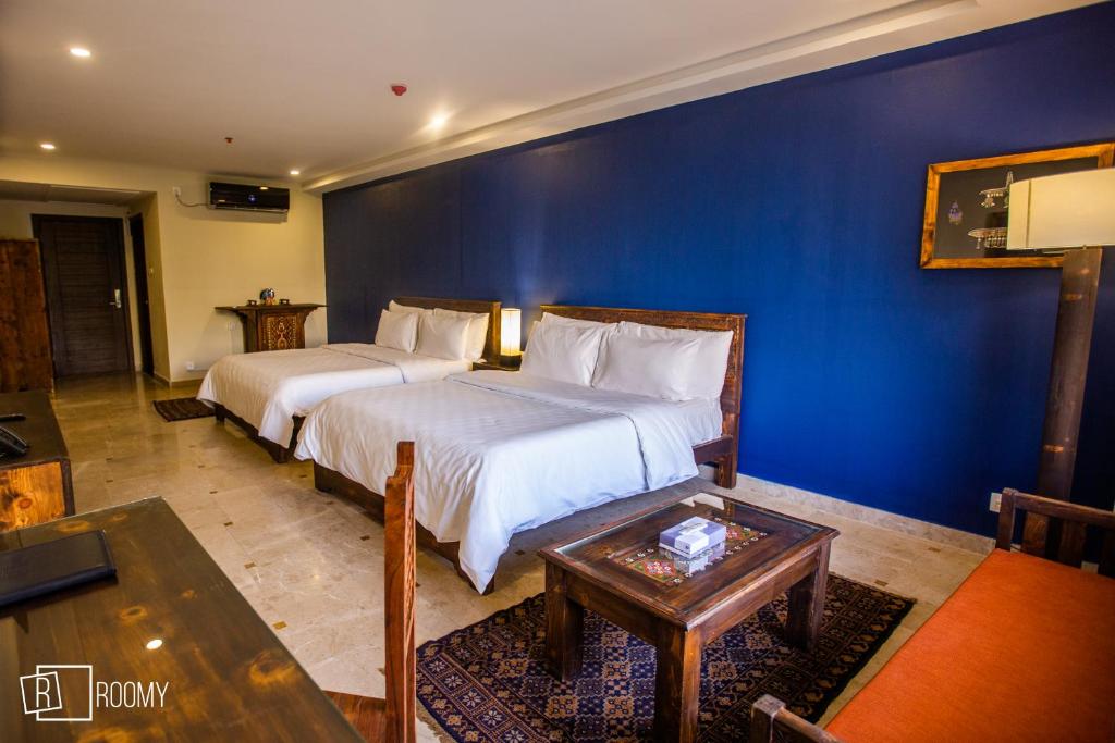 Roomy Signature Hotel