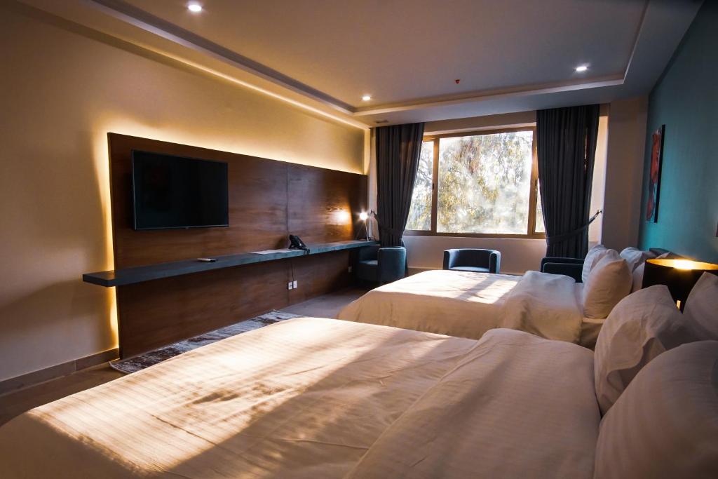 Roomy Signature Hotel