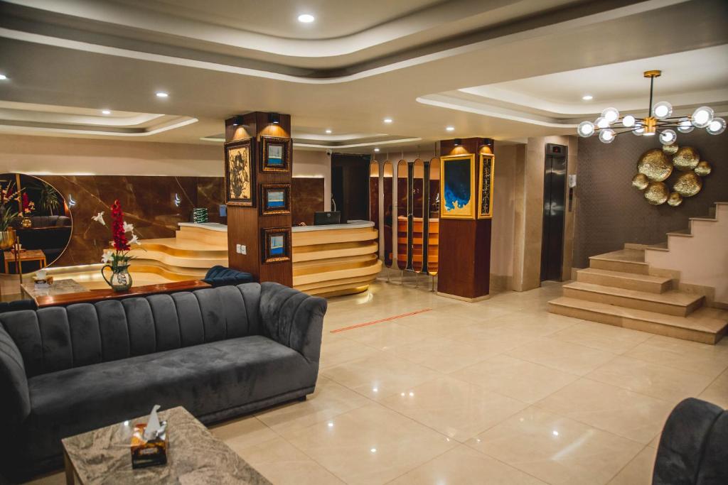 Sheltons Ambassador Hotel