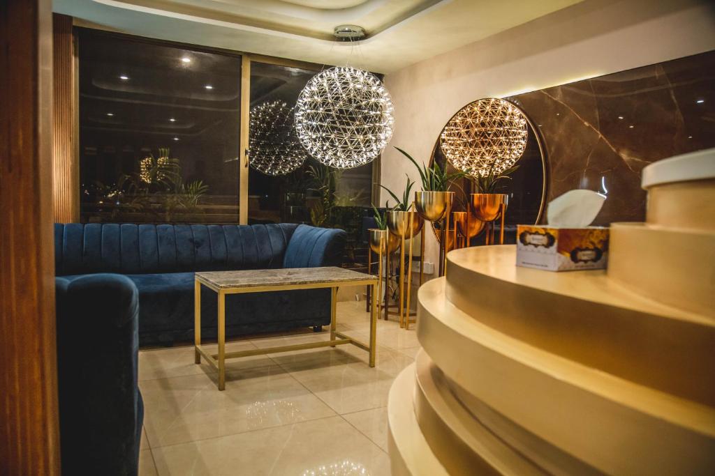 Sheltons Ambassador Hotel