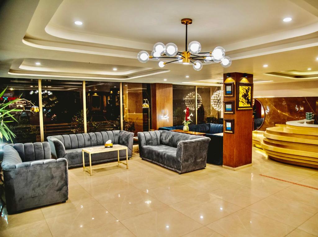 Sheltons Ambassador Hotel