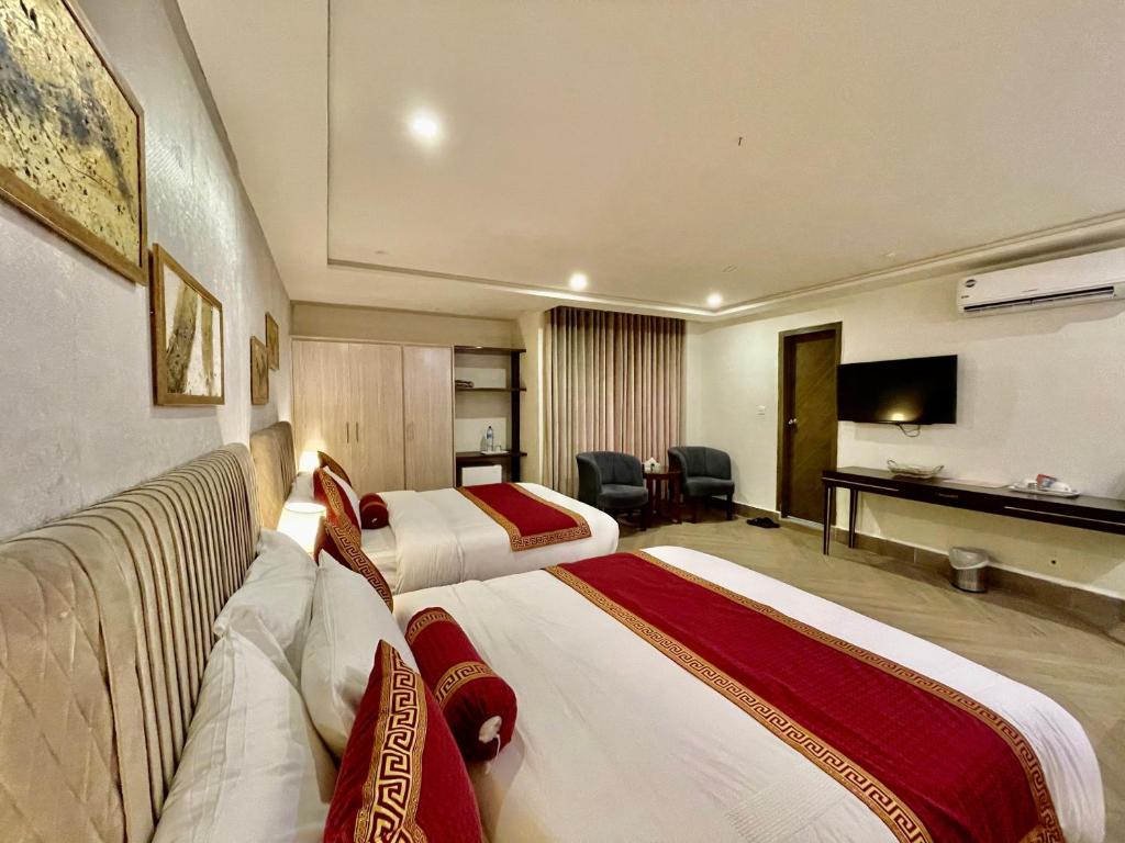 Sheltons Ambassador Hotel