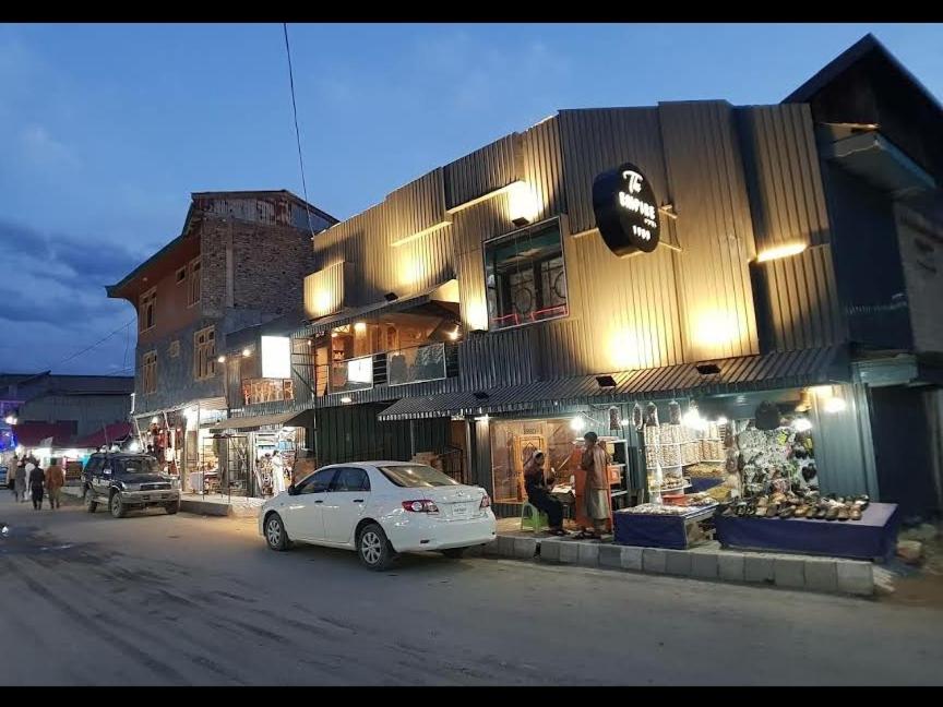 Empire Hotel Kalam