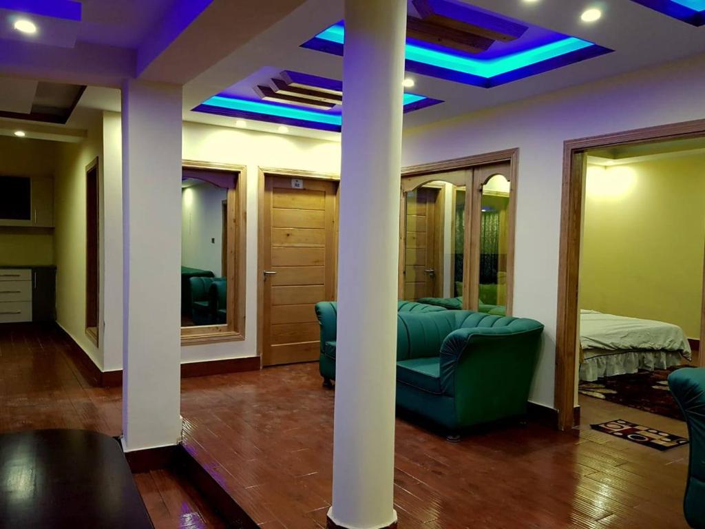 Jungle Inn
