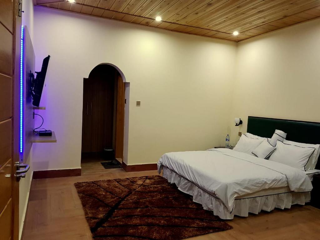 Jungle Inn