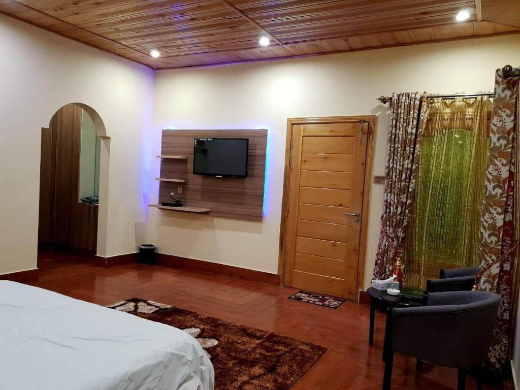 Jungle Inn