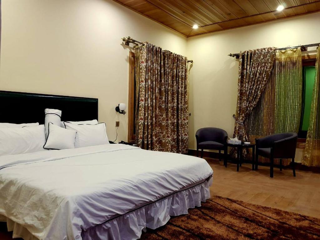 Jungle Inn