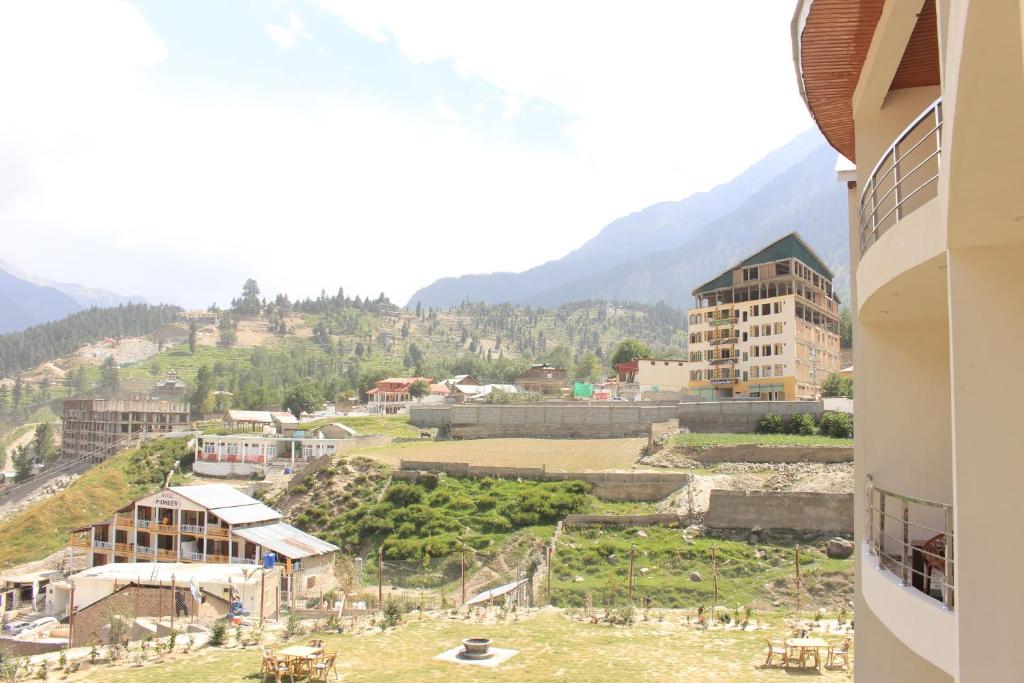 Maria Hotel And Resort Kalam