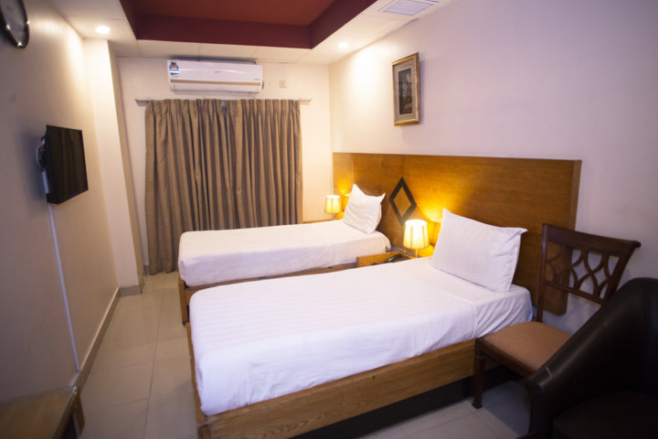 Hotel Country Inn Karachi