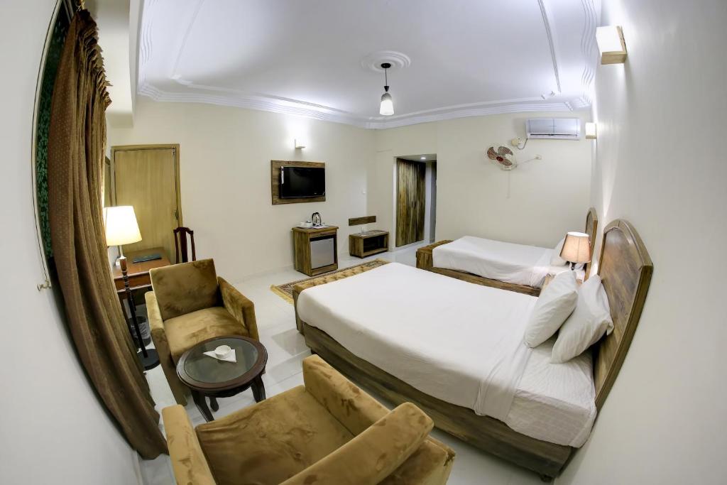 Hotel Crown Inn