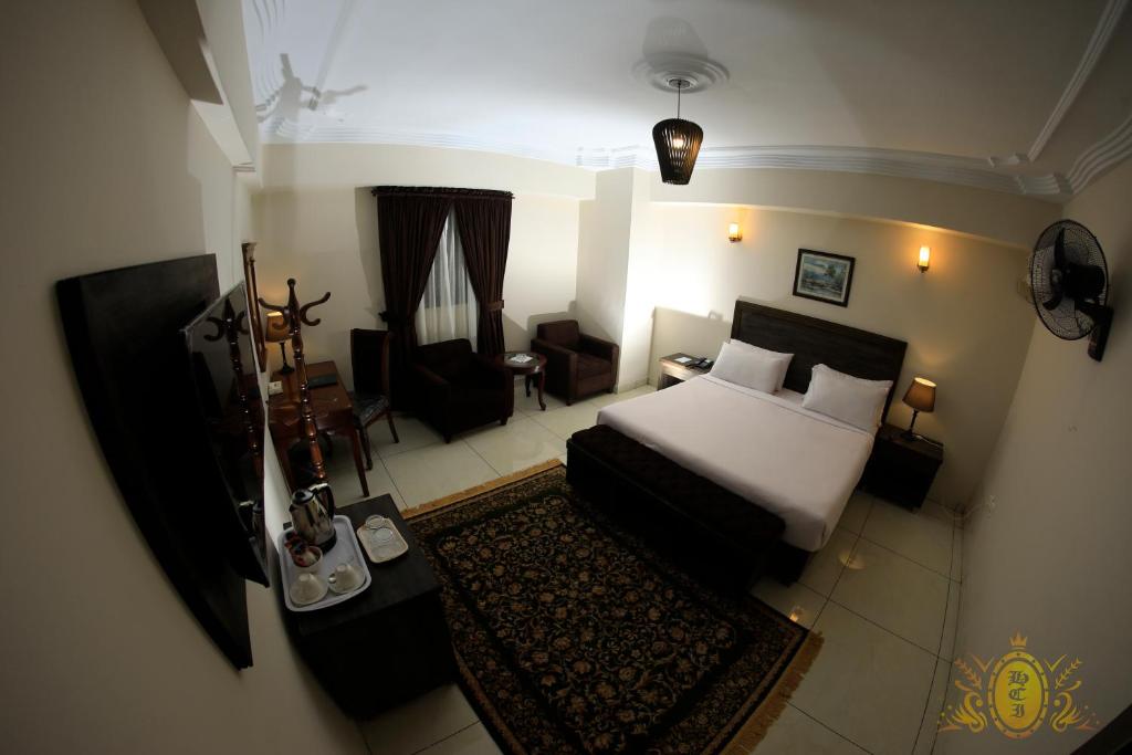 Hotel Crown Inn