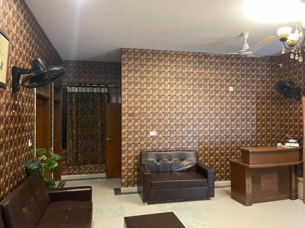 Hotel Executive Lodge DHA